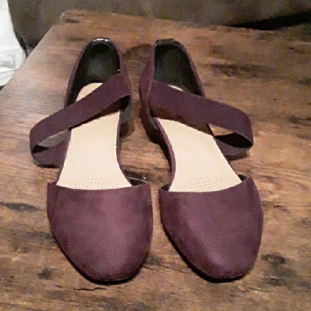 Like New Women's 9.5 Burgundy Low Heel Comfortview Dress Shoes